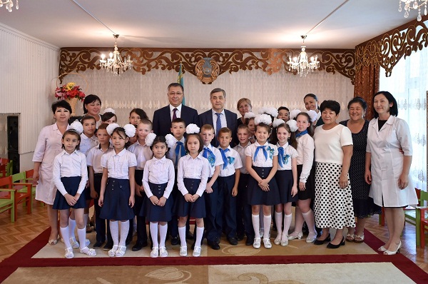 Рамазанның алғашқы күнінде балалар үйін қуанышқа бөледі