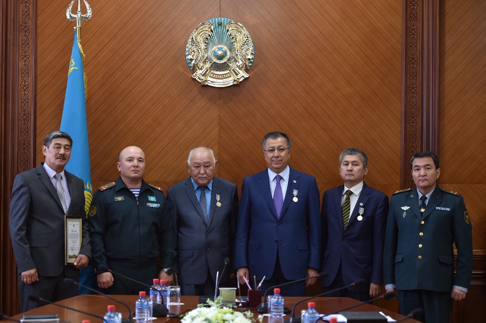 ҚР Қарулы күштерінің құрылғанына 25 жыл» мерейтойлық төсбелгісі табыс етілді