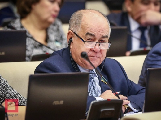 Депутат министрлерге: Банктер мен қаржы секторын қасиетті сиырдай мәпелеуді қойыңыздаршы