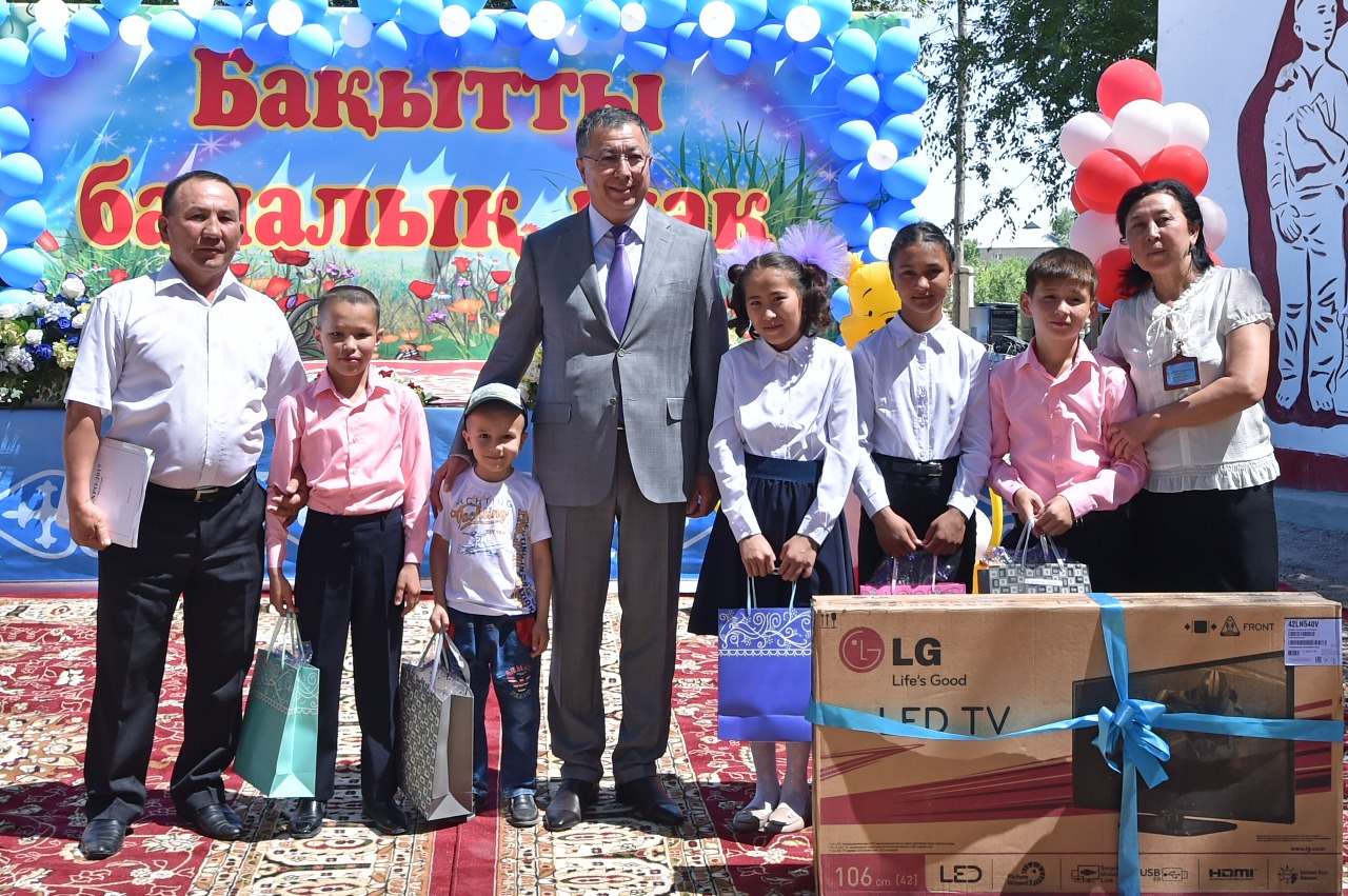Балаларға Елбасының сыйлығы табысталды