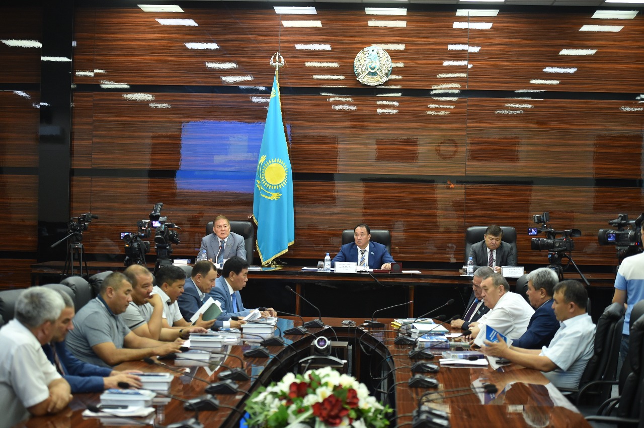 Қуаныш Айтаханов облыс активіне есеп берді