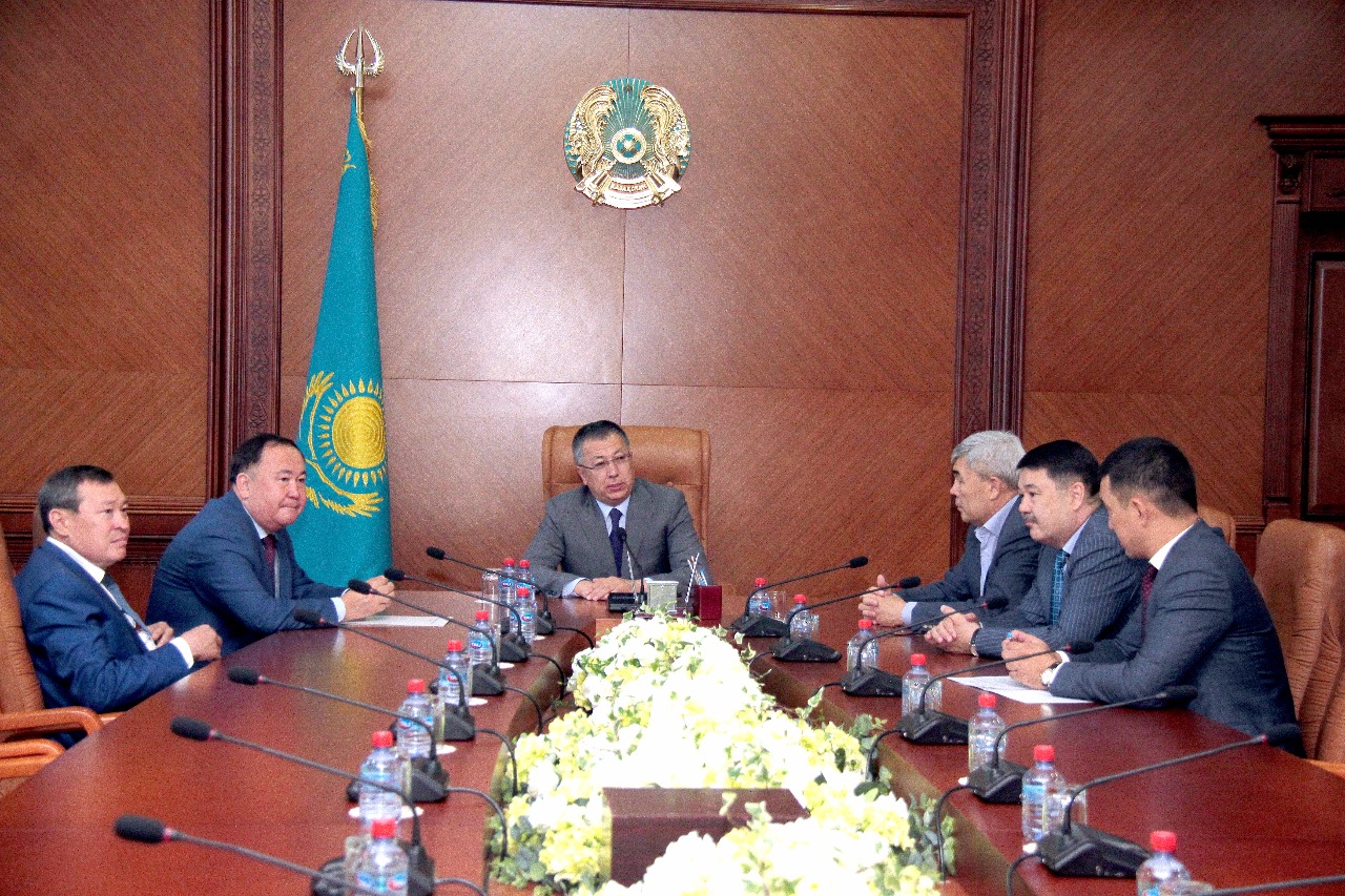 Ж.Түймебаев ОҚО-ға келген Парламент депутаттарымен өңірді дамыту жайын талқылады