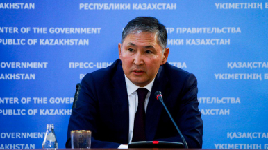 Сағадиев: Оқулықтармен қамтимыз, бiрақ арнайы дәптерлерді жергiлiктi әкiмдер әперсiн