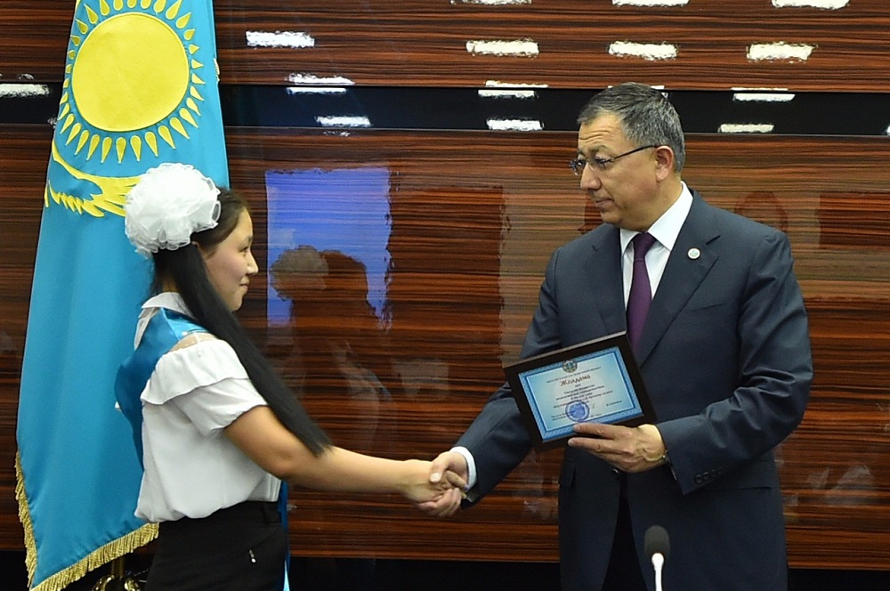 Оңтүстікте жетім және ата-анасының қамқорлығынсыз қалған 95 түлекке ЖОО-ға тегін жолдама берілді