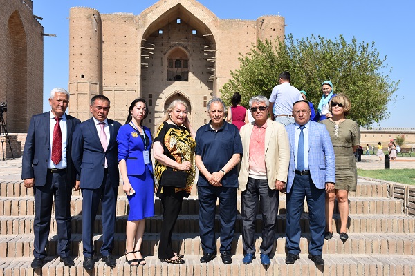 ӘЙГІЛІ МУЗЫКАНТ, ДИРИЖЕР ЗУБИН МЕТА ТҮРКІСТАНДА