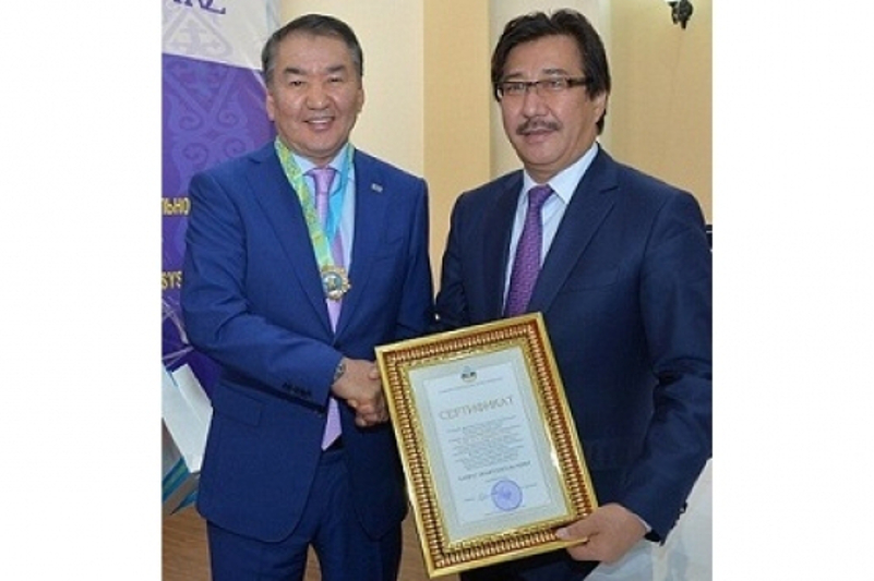 Қайрат Мәми Әл-Фараби атындағы ҚазҰУ медалімен марапатталды
