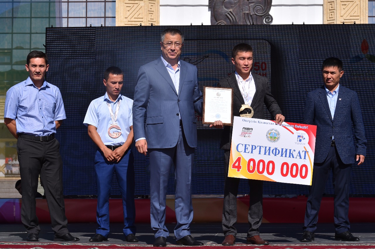 ОҚО әкімі Әлем чемпионына 4 млн теңге табыс етті