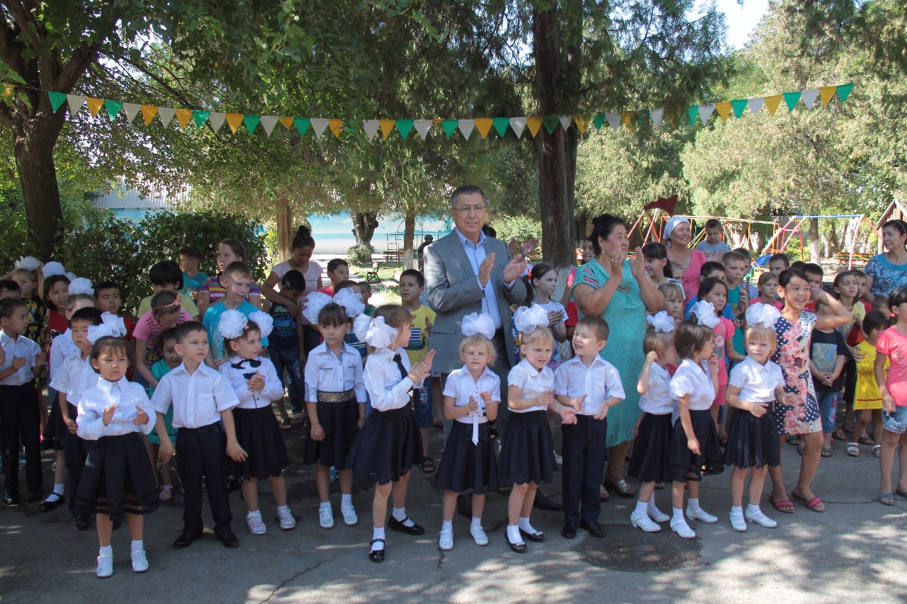 ОҚО әкімі Құрбан айт күні балаларды қуанышқа бөледі