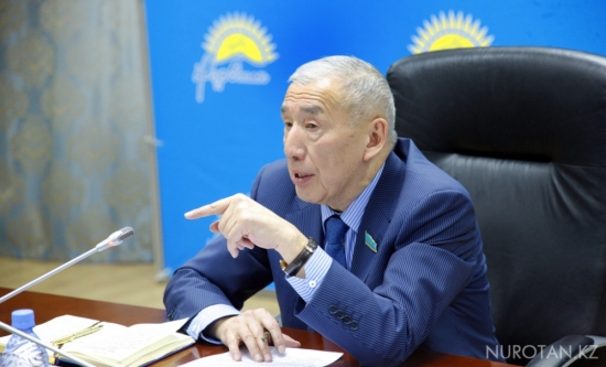 Қайырбек Сүлейменов Мәдениет және спорт министрлігін миллиардтарды желге ұшырды деп айыптады