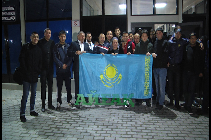 Кәсіпқой боксшы елге оралды