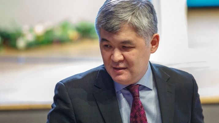 Біртанов бас дәрігерлерді азайтып, есесіне жалақыны көтермек