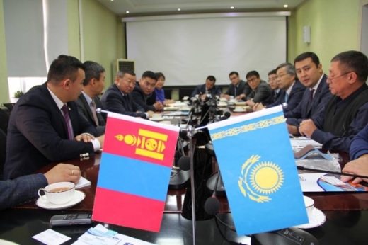 Моңғолияның жаңадан сайланған қазақ министрі Қазақстан елшісімен кездесті
