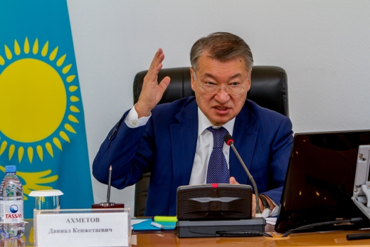 Даниал Ахметов журналистерді кәсіпкерлердің жұмысын бірге бақылауға шақырды