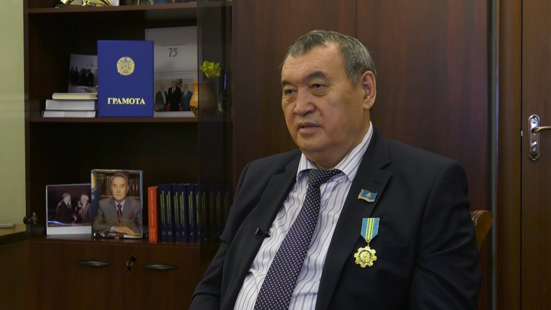 Лесбек Тәшімов, «Парасат» орденінің иегері: «Латын әліпбиіне көшуде атқарылатын жұмыстар көп»