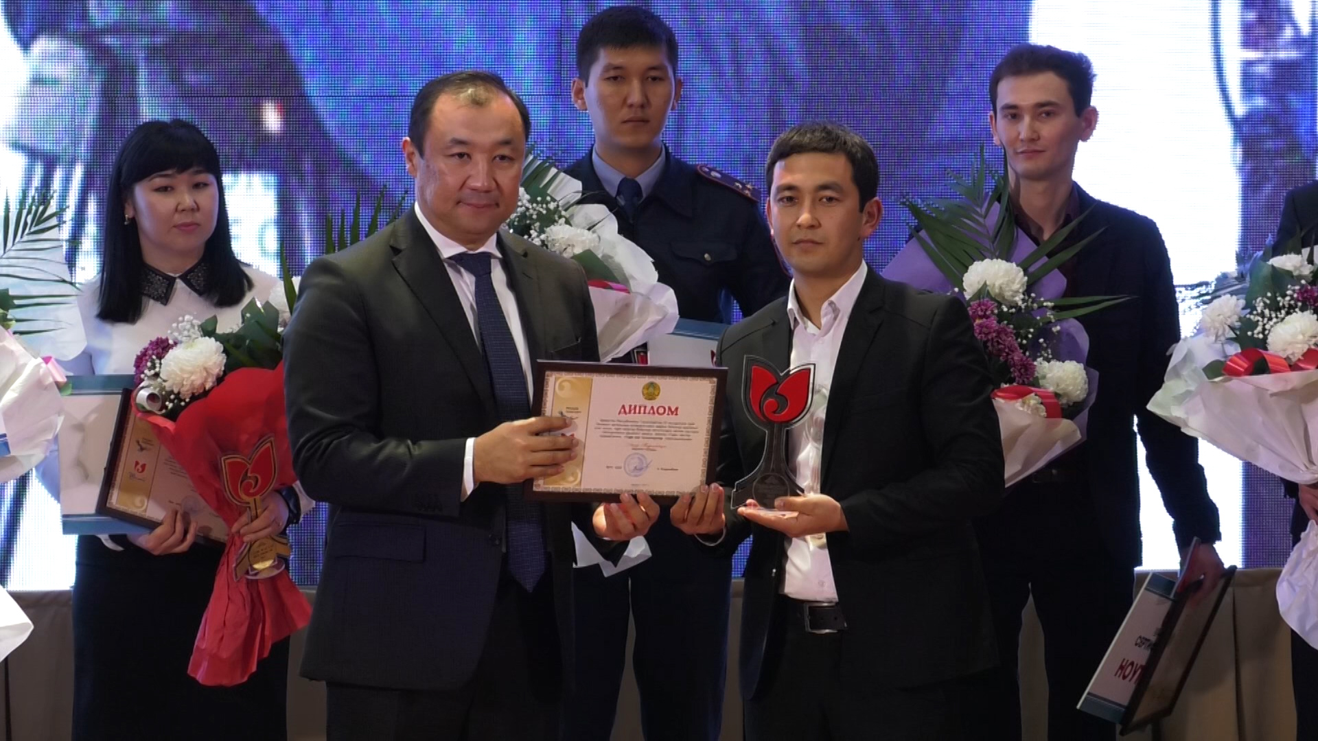 Үздік жастар марапатталды