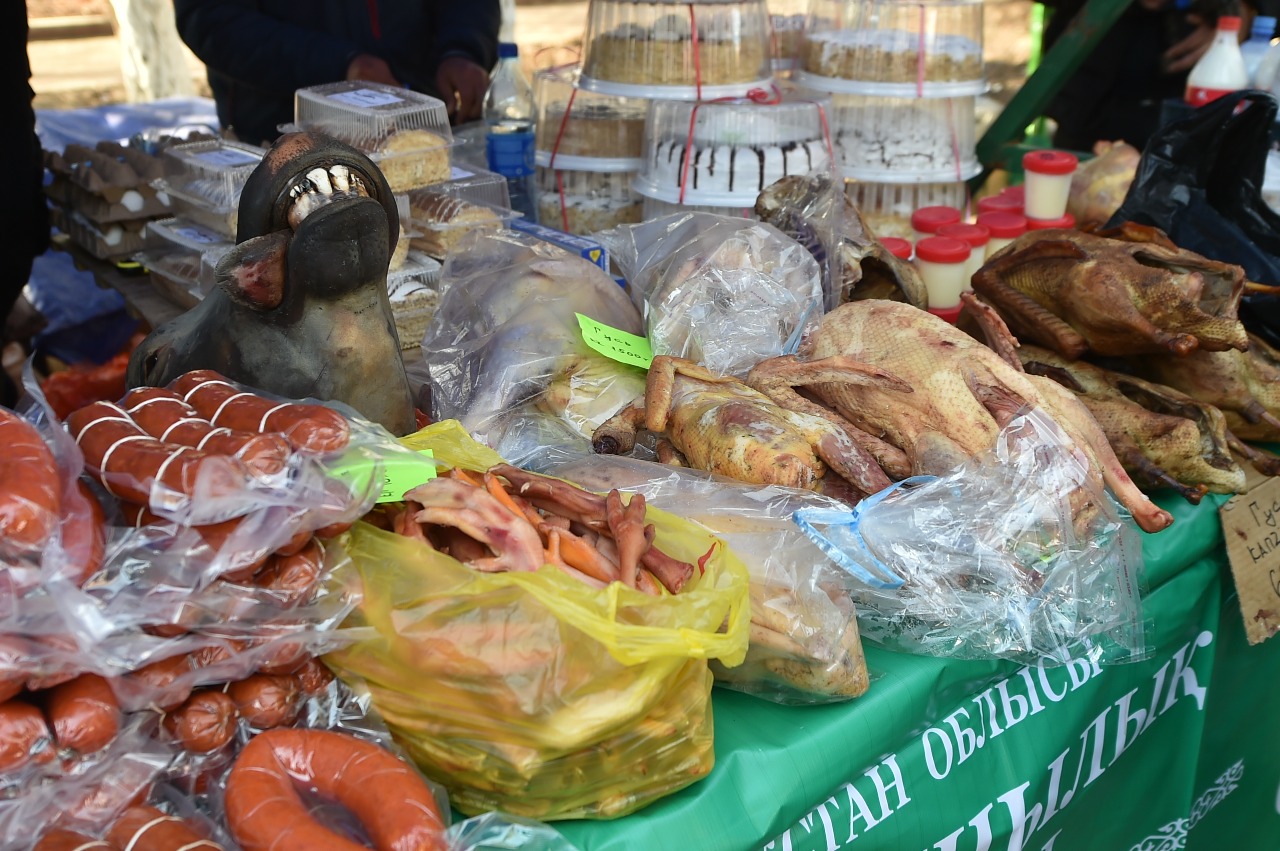 Жаңа жыл қарсаңында мерекелік жәрмеңке ұйымдастырылды