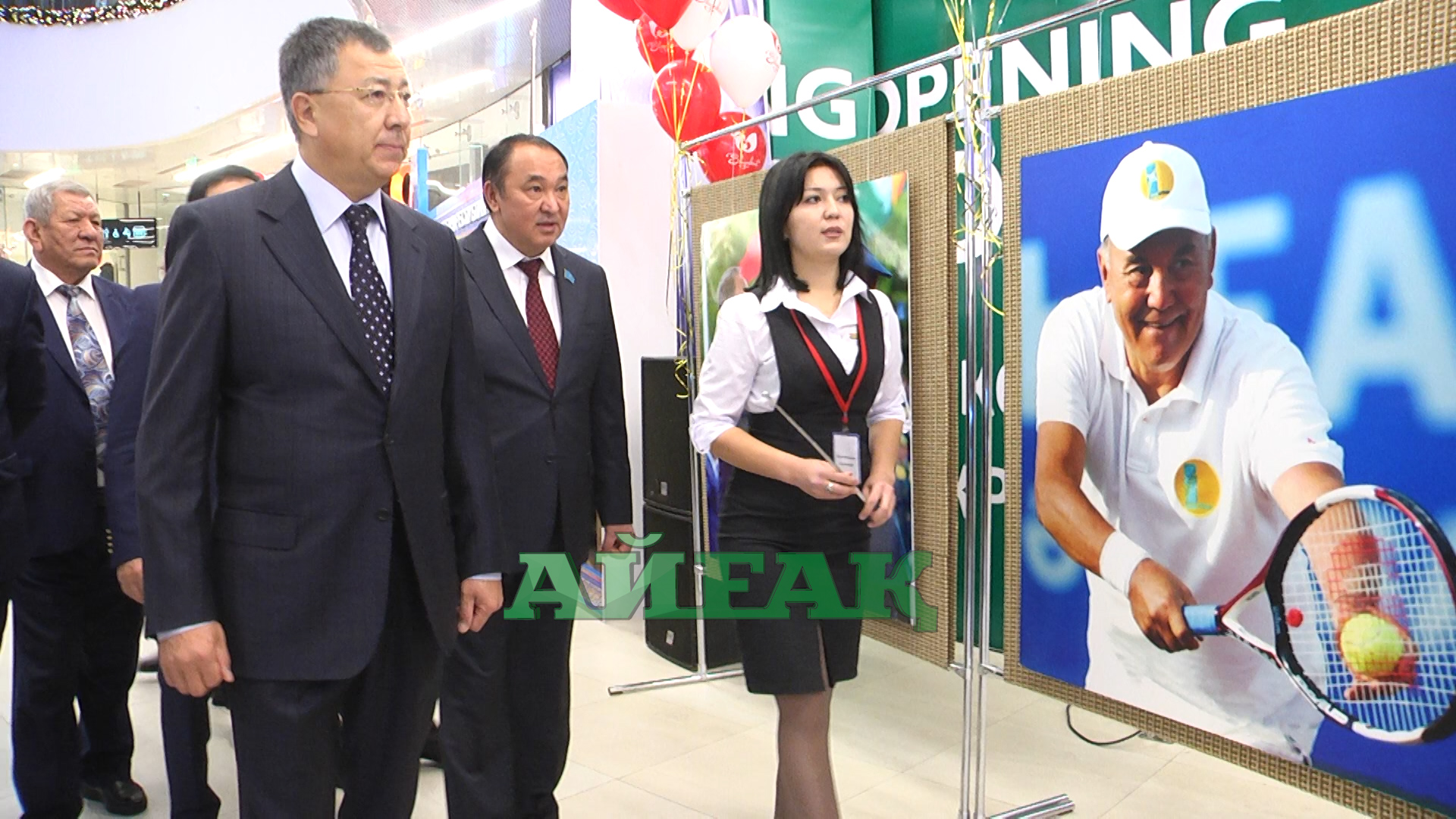 ШЫМКЕНТТЕ ЕЛБАСЫНЫҢ 50-ГЕ ЖУЫҚ СУРЕТТЕРІ КӨРМЕГЕ ҚОЙЫЛДЫ