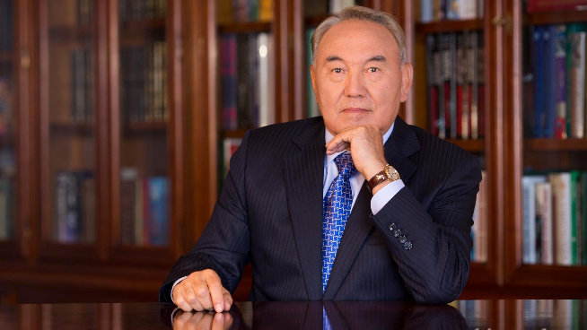 Қазақстан Президентінің дербес парақшасына «Тәуелсіздік дәуірі» кітабы қойылды