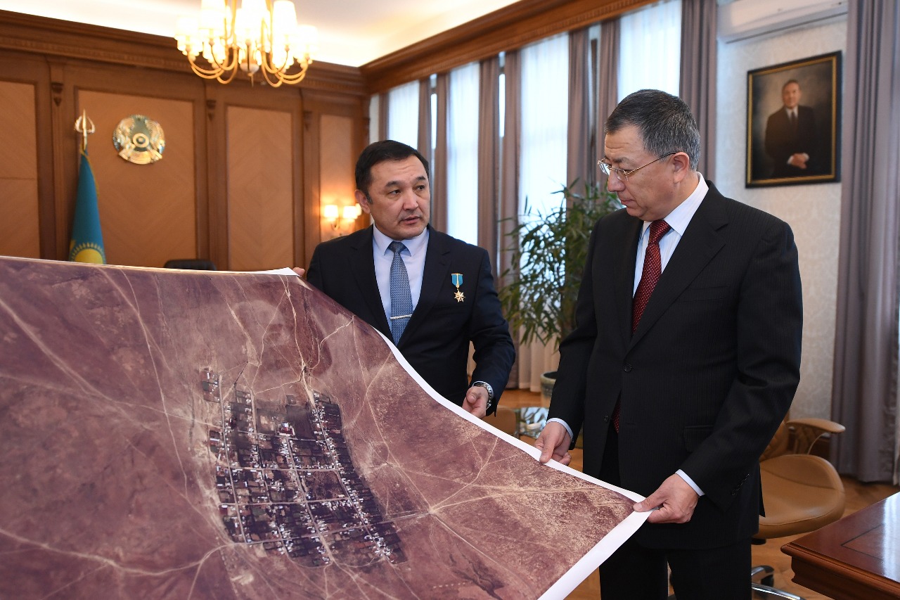 Ж.Түймебаев ғарышкеркермен кездесті