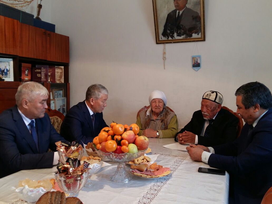 «Оңтүстік Қазақстан облысының Құрметті азаматына» құрмет көрсетілді