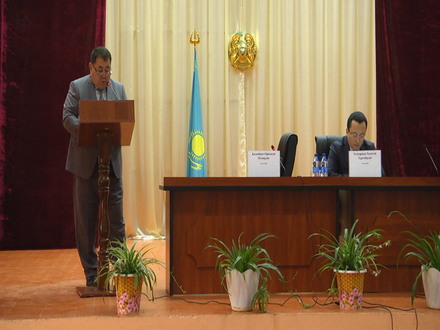 «Айғақ»: Аудан әкімі ауыл әкімімен бірлесіп есеп берді