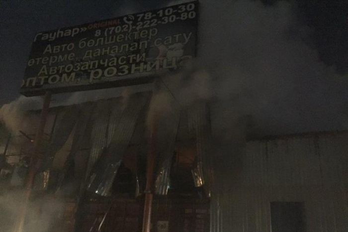 Астанадағы «Сәлем» базары өртенді