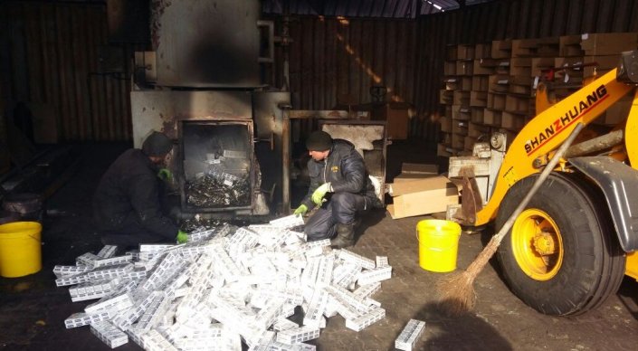 В Алматы сожгли 75 тысяч нелегальных пачек сигарет, завезенных из Шымкента