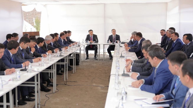 Субсидиялардың тиімдігі мен экспортты дамыту: Бақытжан Сағынтаев ОҚО ауыл шаруашылығы тауарын өндірушілерімен кездесті