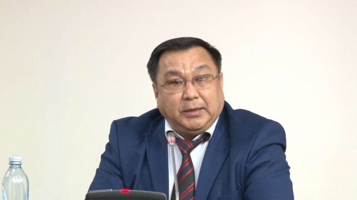 Былапыт сөзді бастық қызметінен неге кетпеді?