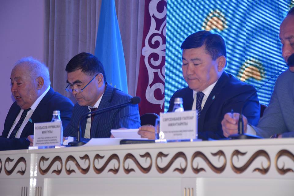 Көшбасшы партия филиалының көшпелі отырысы