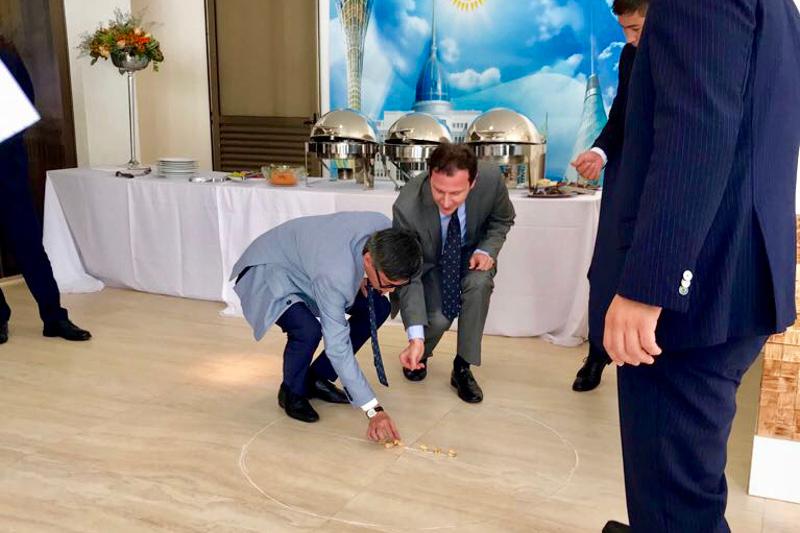 Бразилиялықтар асық ойнауды үйреніп, домбыра шертіп жүр