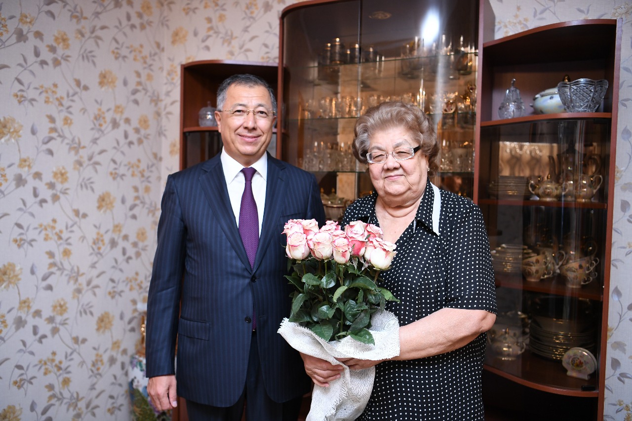 Облыс әкімі ардагер ананың шаңырағында болды