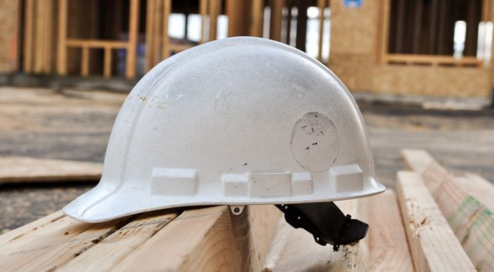 Названы имена погибших и пострадавших в пожаре в общежитии на Карабатане