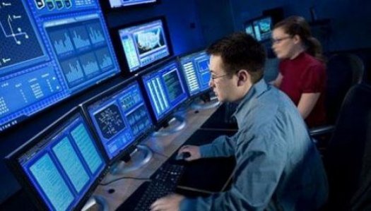 Атамқұлов киберқауіпсіздік саласына қанша маман қажет екенін айтты