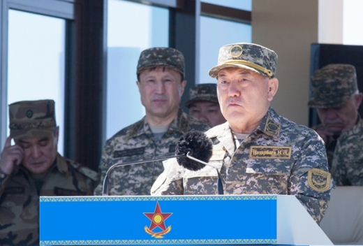 Елбасы Отан қорғаушы күніне арналған әскери парадқа қатысты