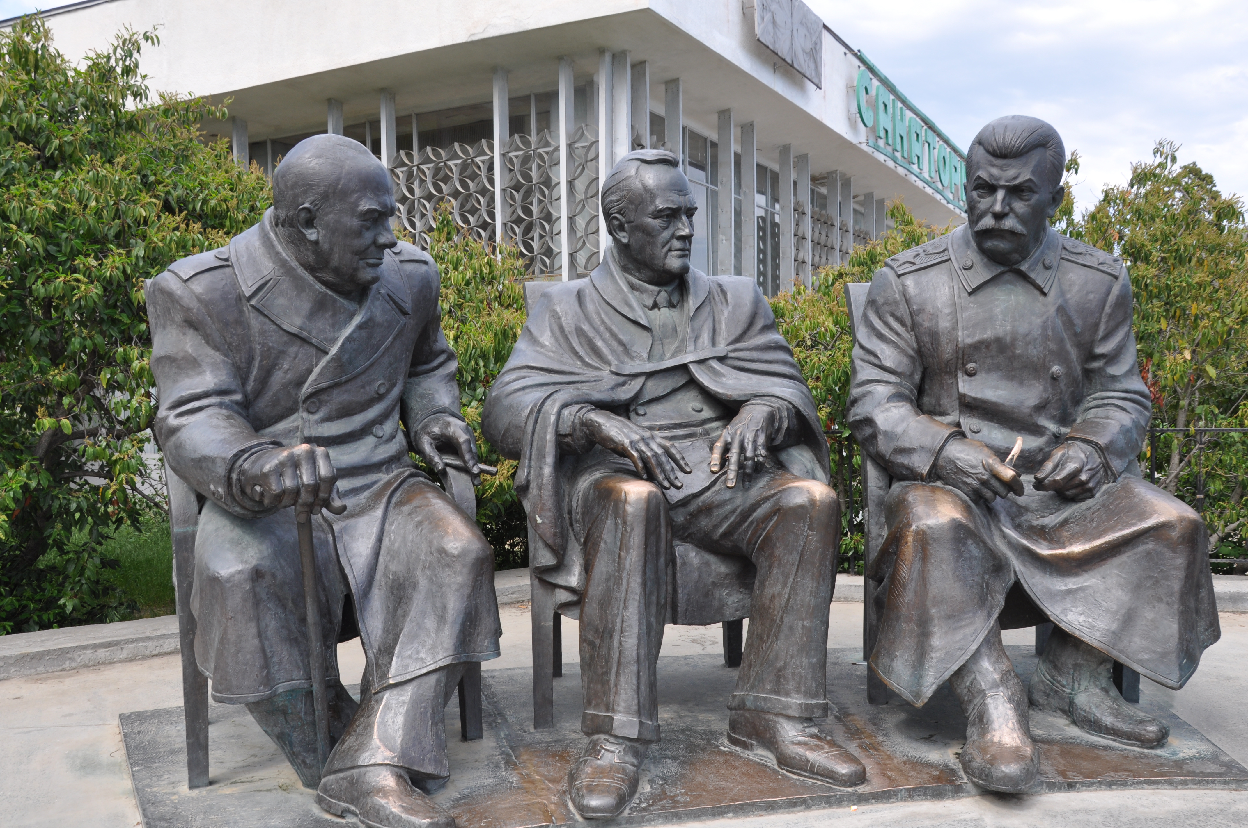 Қоғамдық делегация Қырымдағы әйгілі Ливадия сарайында