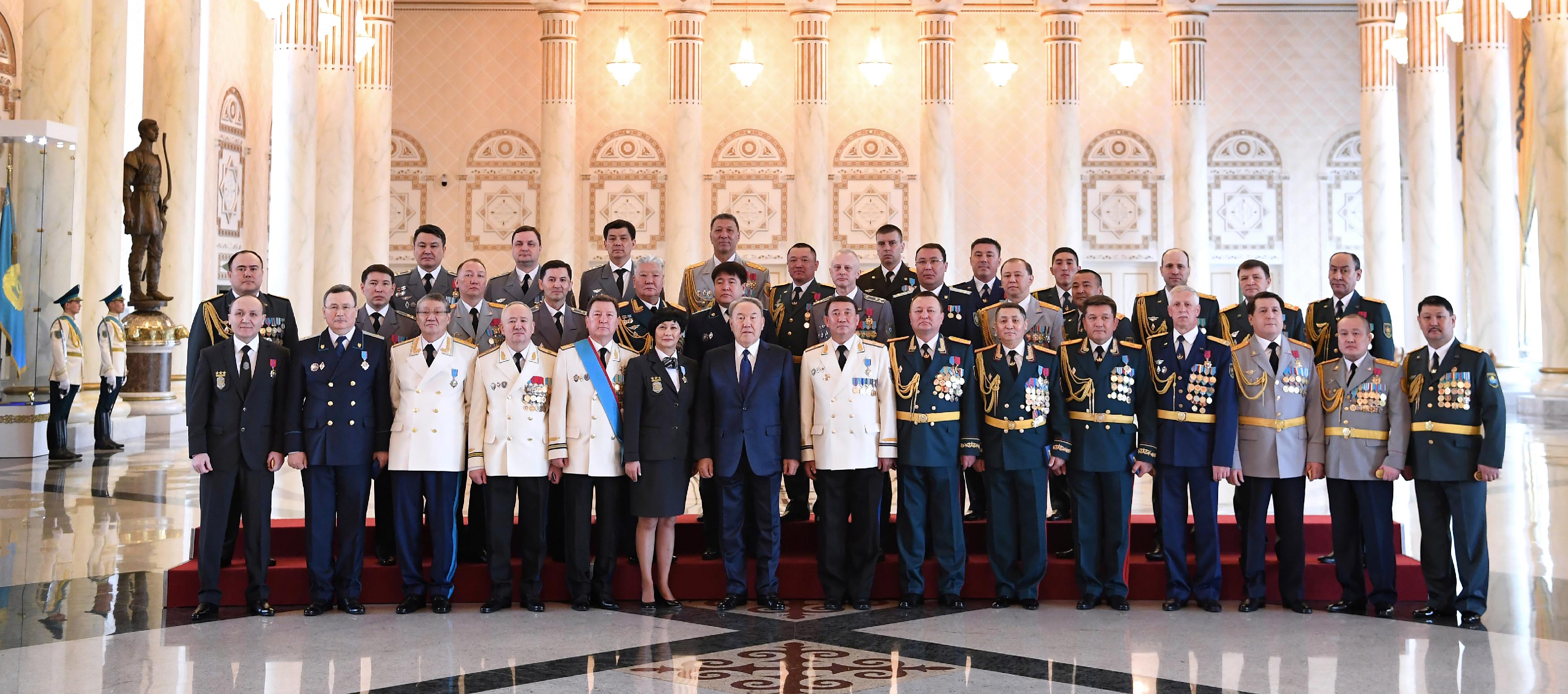 Мемлекет басшысы жоғары әскери және арнаулы атақтар, сыныптық шендер мен мемлекеттік наградалар тапсыру рәсіміне қатысты