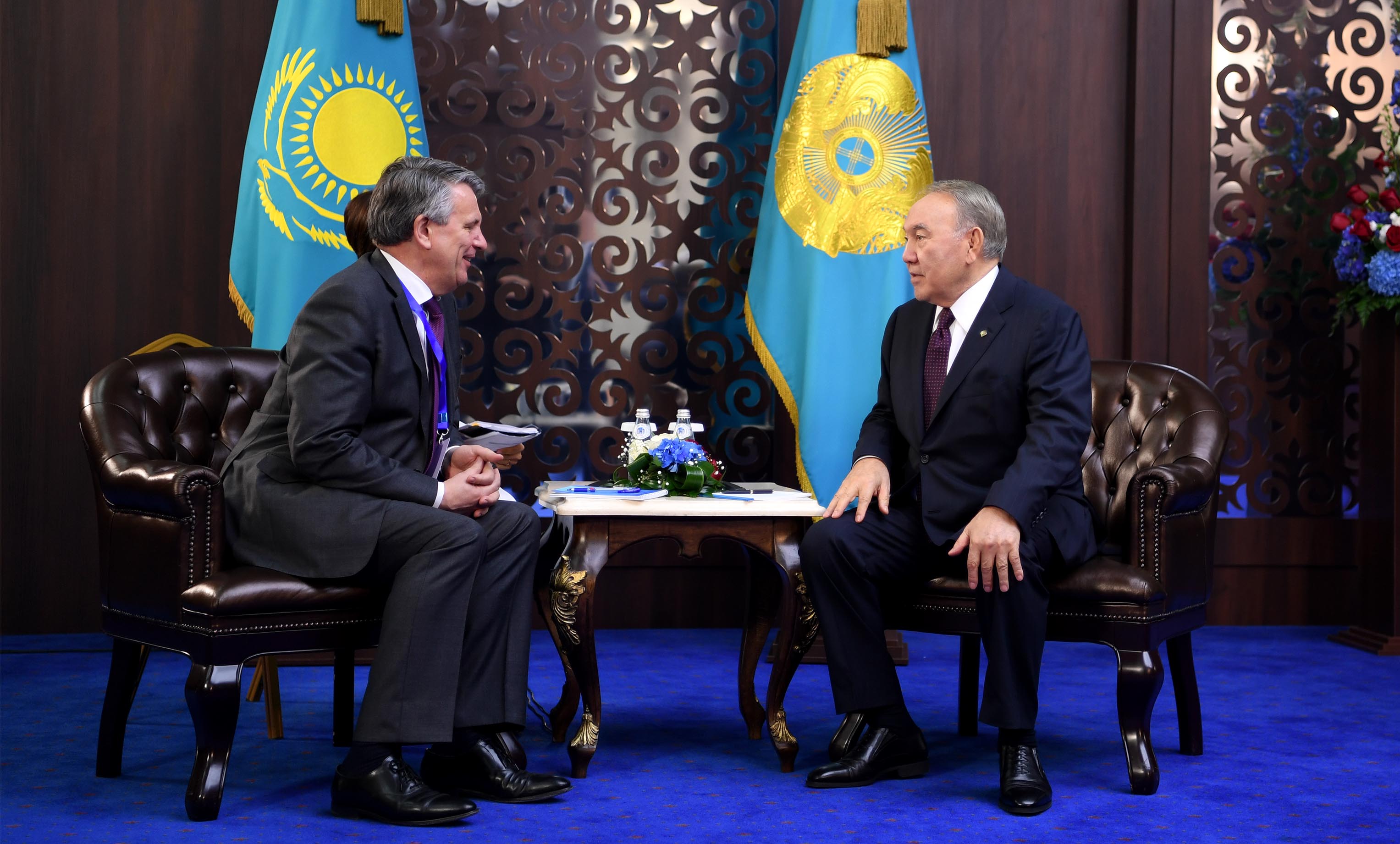 Мемлекет басшысы «Royal Dutch Shell» концернінің бас атқарушы директоры Бен ван Берденмен кездесті