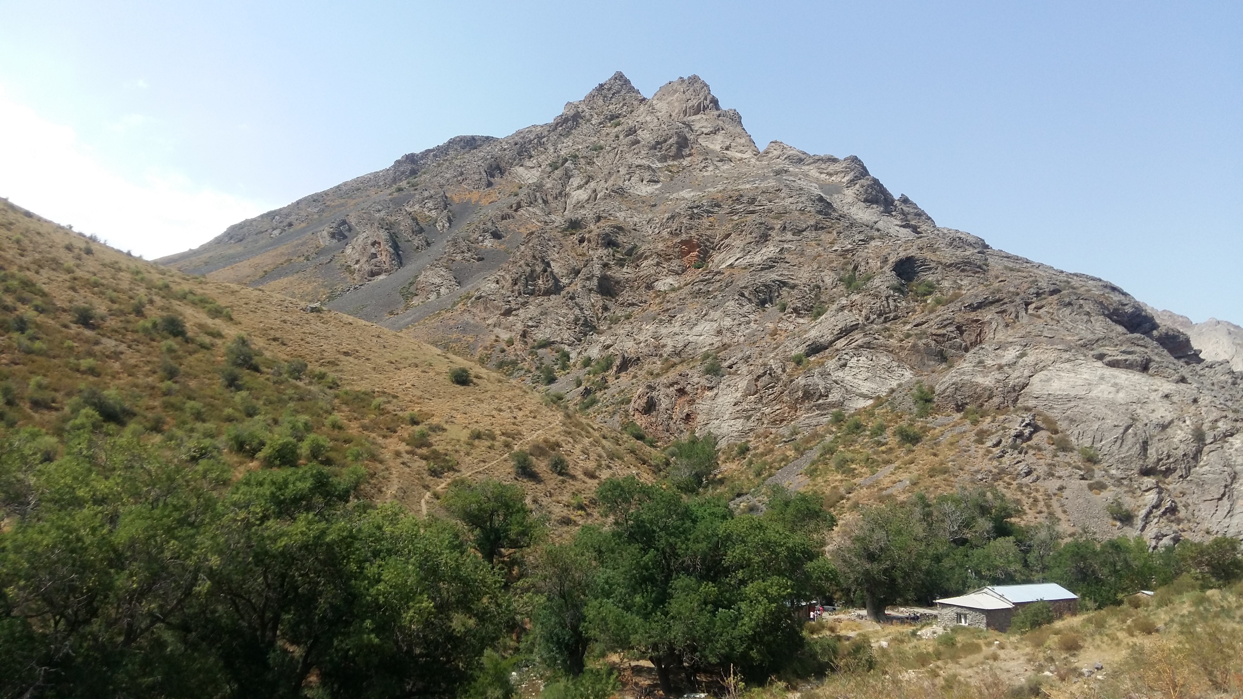 Жылаған ата бұлағы мен үңгірі — ерекше бағаланатын табиғи мұра ескерткіш