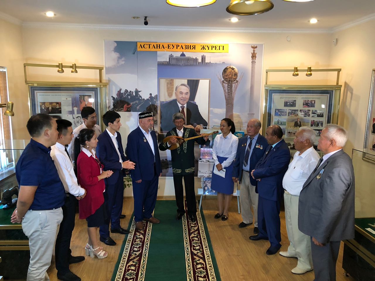 Түркістан облысының жас мемлекеттік қызметшілері — Қарасай аудандық тарихи-өлкетану мұражайында