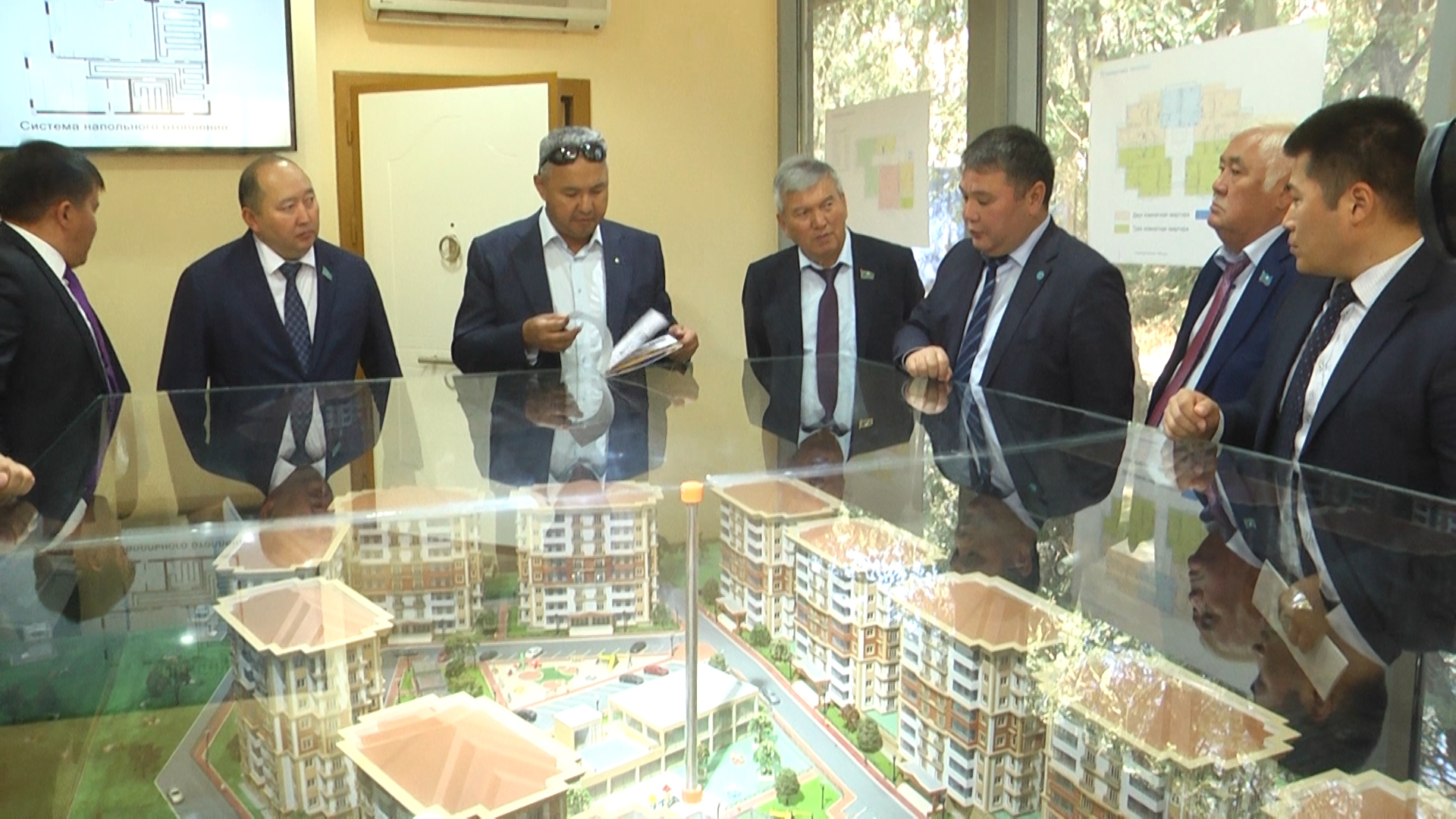 Мәжіліс депутаттары мегаполистегі Елбасының бес әлеуметтік бастамасының орындалу барысымен танысты