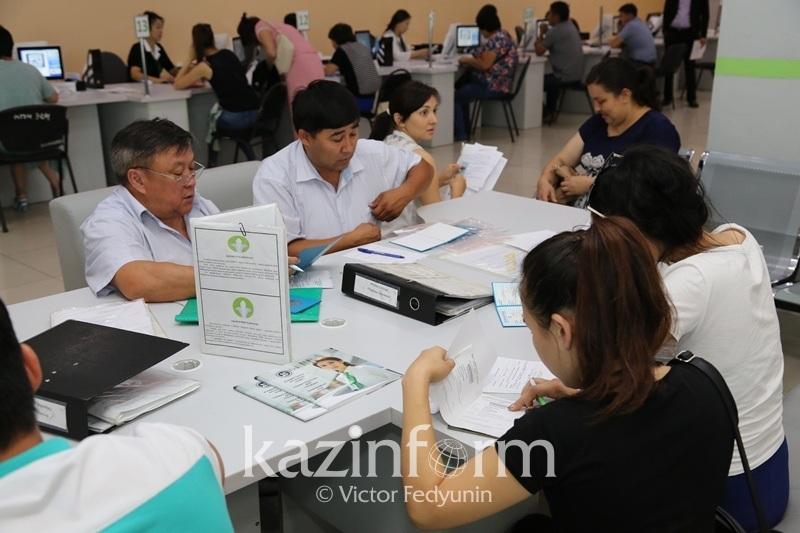 Дәурен Абаев шетелдіктерге «Цифрлық Қазақстан» туралы айтып берді