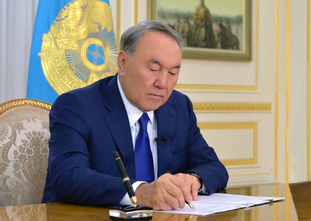 Назарбаев Путинге көңіл айту жеделхатын жолдады