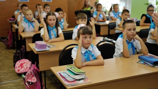 Сағадиев Қазақстанда үш ауысымды мектептер мәселесі шешілмей тұрғанын айтты