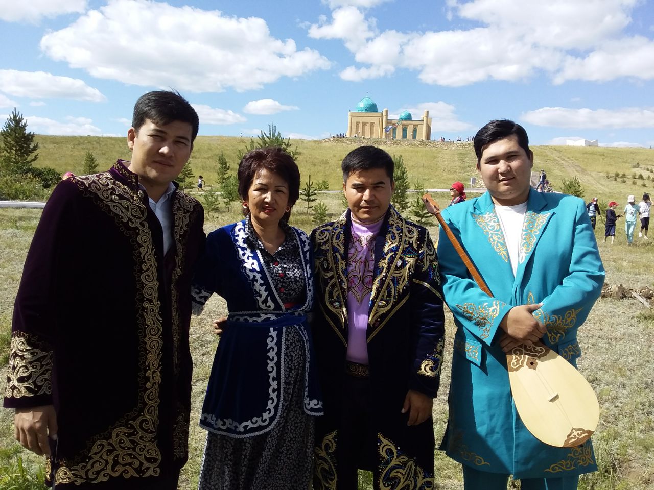 Түркістандық өнерпаз «КӨНЕ ҒАСЫР КҮМБІРІ» байқауында бас жүлдеге ие болды