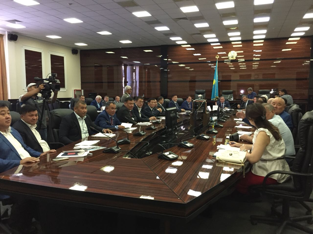 Түркістан облыстық мәслихатының тұрақты комиссия отырысы өтіп жатыр