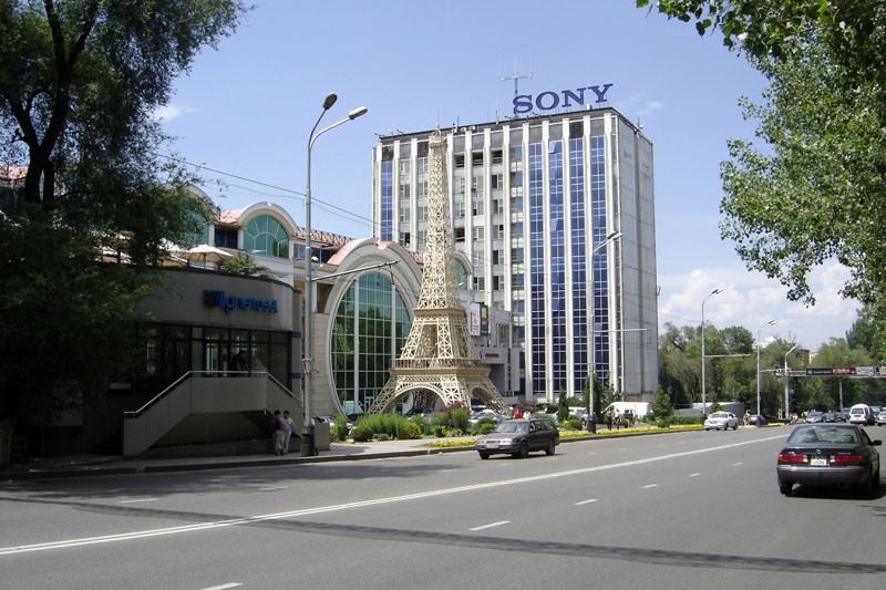 Алматыдағы Назарбаев даңғылын абаттандыру 30 тамызға дейін аяқталуы керек