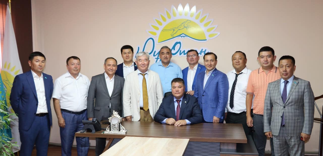 Бахадыр Нарымбетов — «Нұр Отан» партиясы Шымкент қалалық филиалы төрағасының бірінші орынбасары