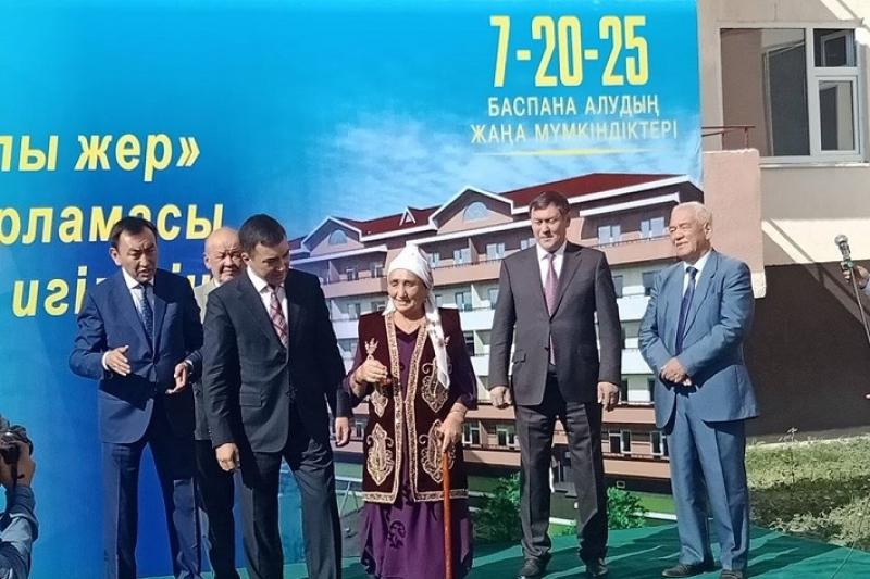 Таразда 80 отбасы қоныс тойын тойлады