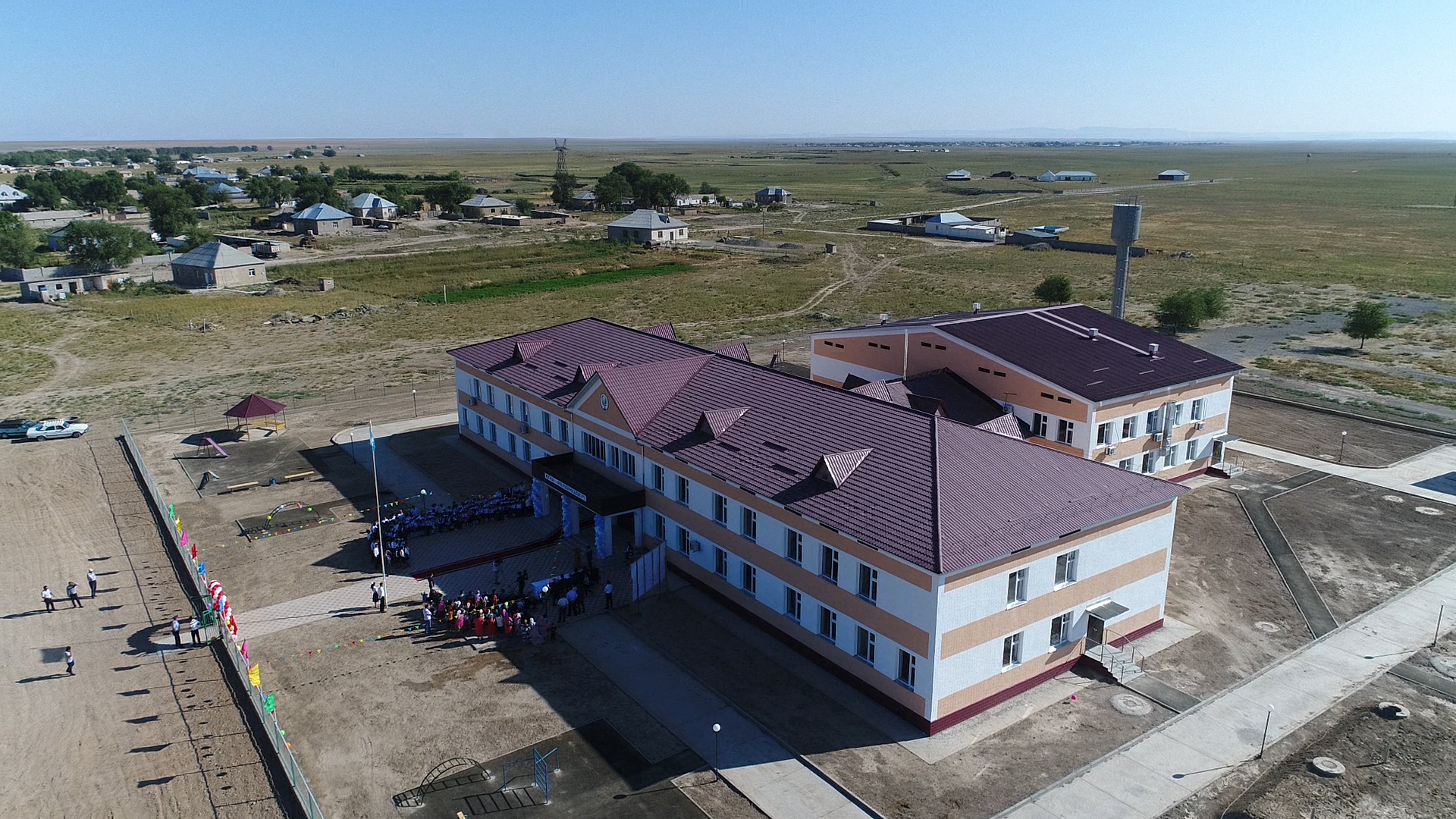 Жазушы Мұхтар Әуезовтің шығармасына арқау болған  Қызылкөпірде жаңа мектеп пайдалануға берілді